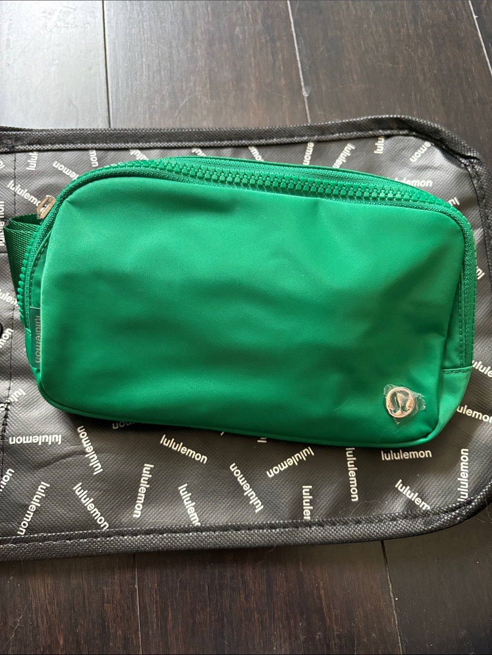 Lululemon everywhere belt bag in RACEWAY GREEN 1L NWT